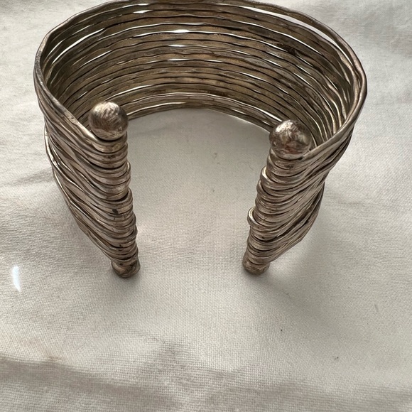 Vintage hammered band cuff bracelet - Picture 5 of 12